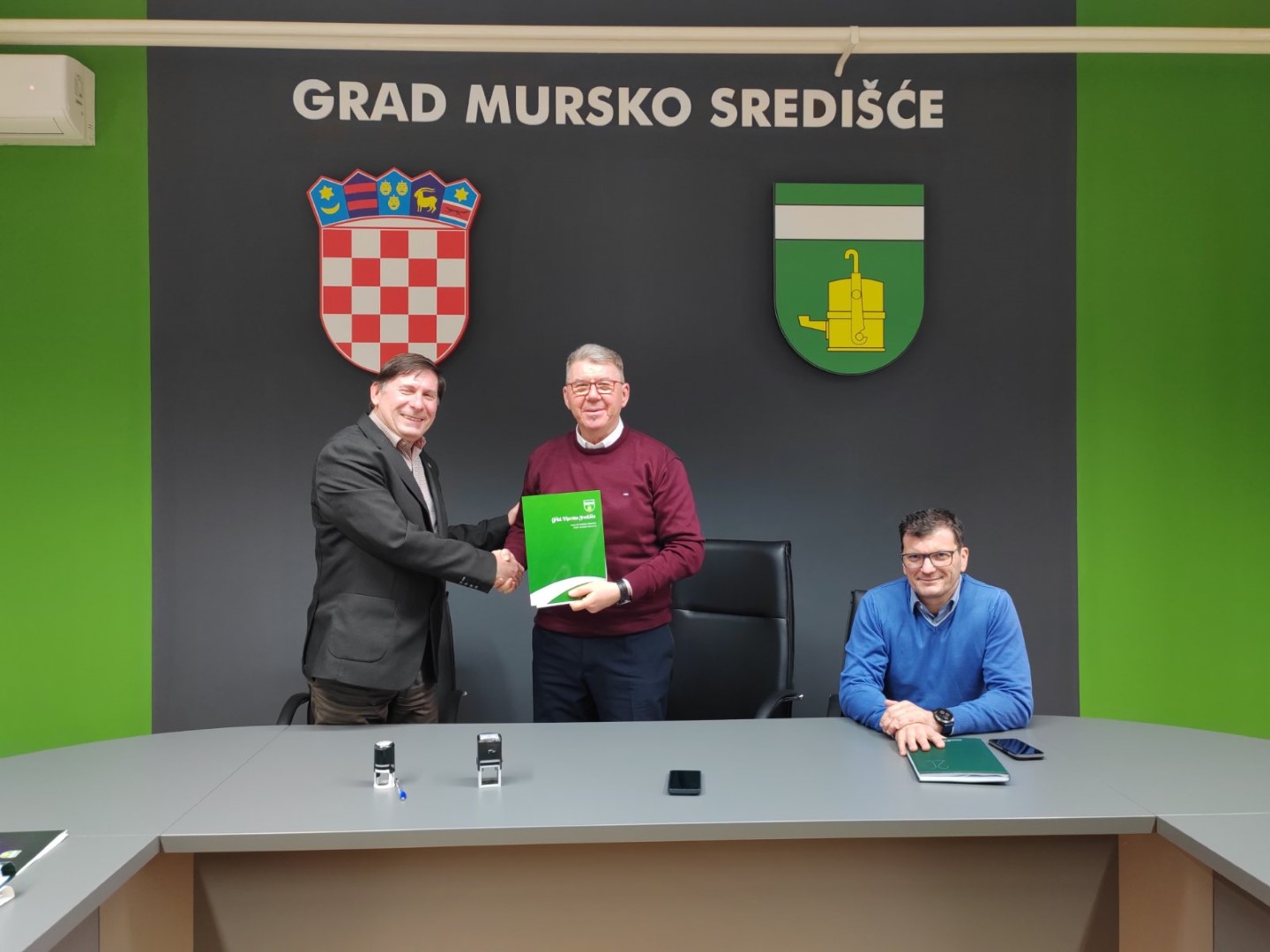 IMG-ab98c9bb26d5c93e34c4d69985d31f07-V