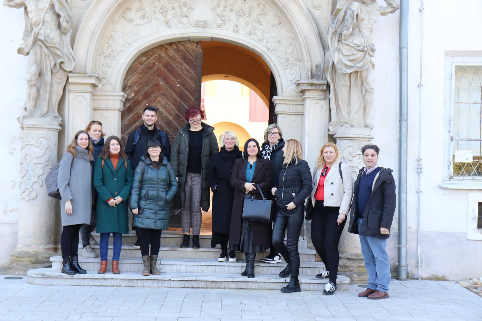 NASLOVNA – LIVING CASTLES (15)