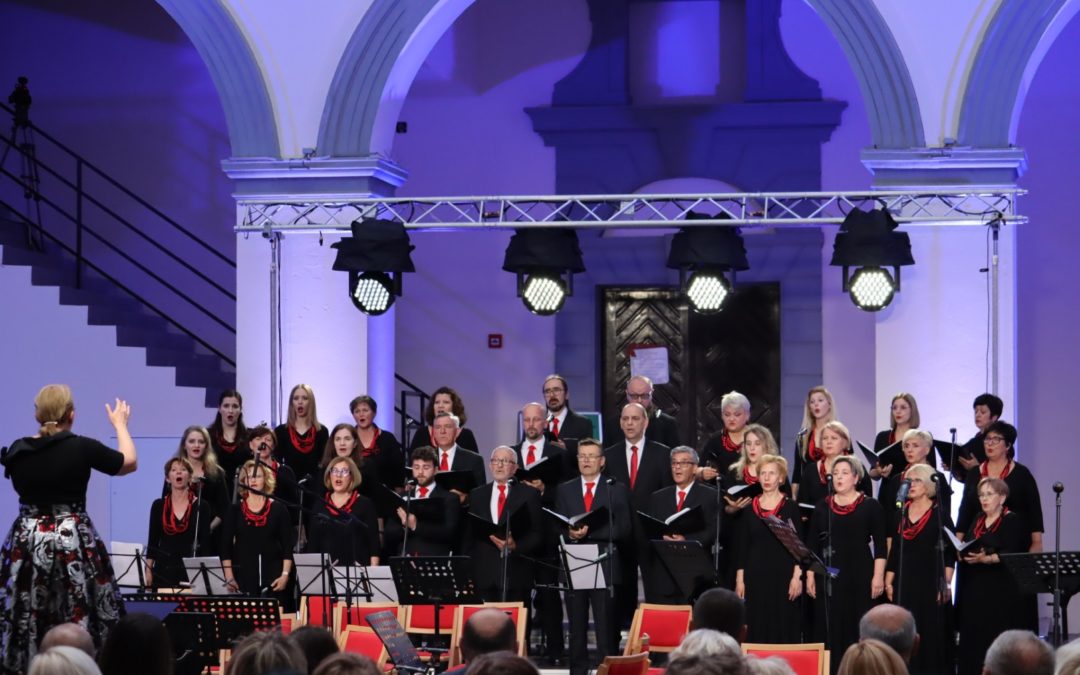 Zlatni jubilej u Starom gradu: Pjevački zbor “Josip Štolcer Slavenski” proslavio 50 godina spektakularnim koncertom