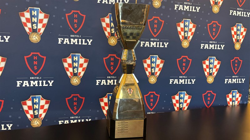 Povijesni potez HNS-a: Helikopter dostavlja trofej prvaka!