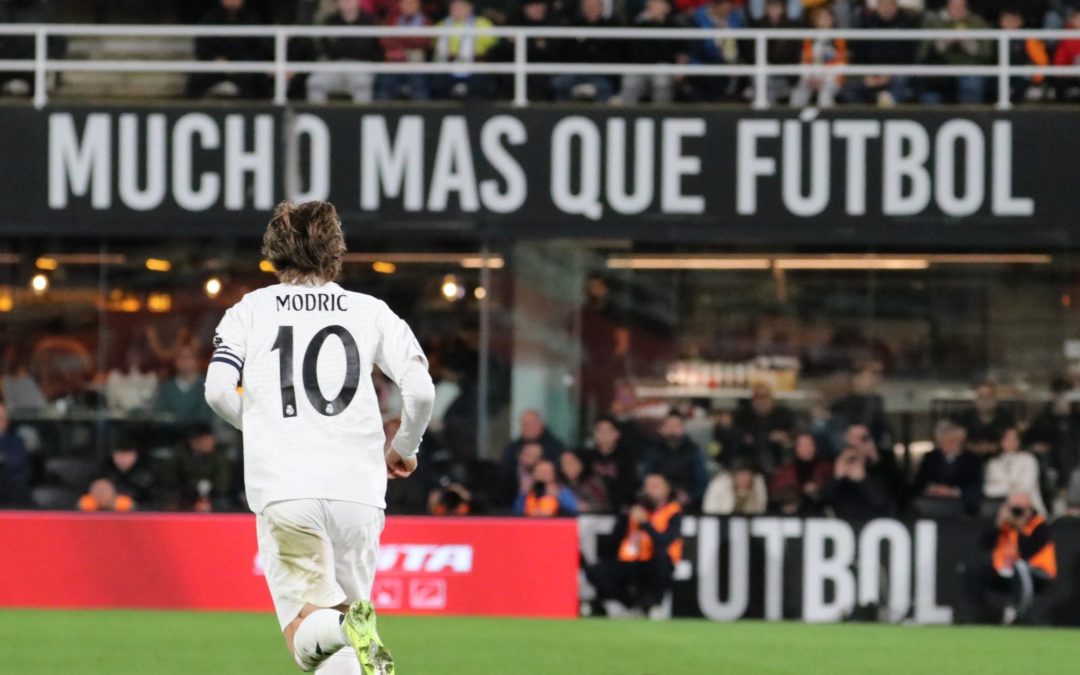 Suigrači i suparnici komplimentima obasipaju Modrića, navijači i mediji negoduju