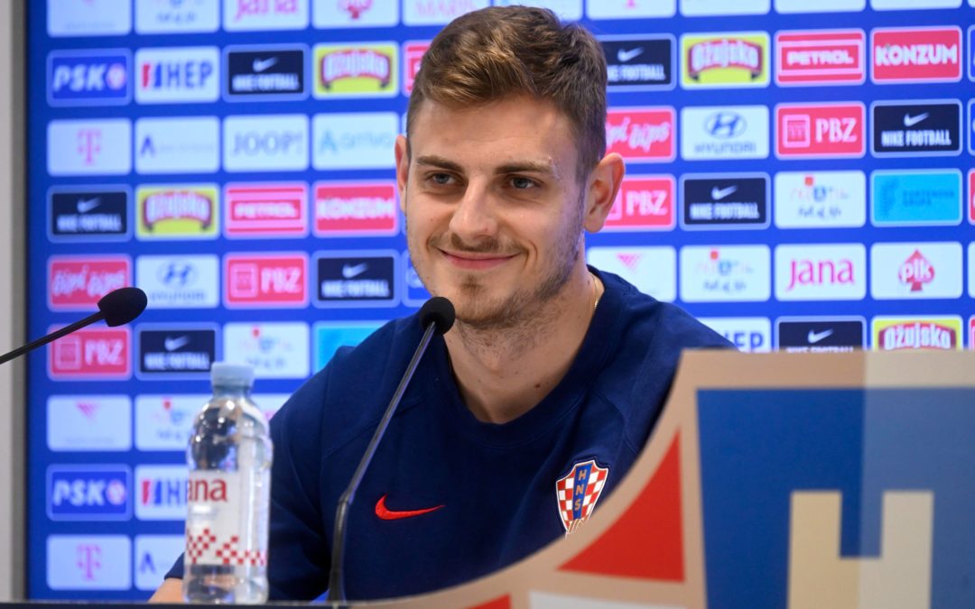 Veliki udarac za Vatrene: Josip Stanišić propušta kvalifikacije zbog teške ozljede koljena