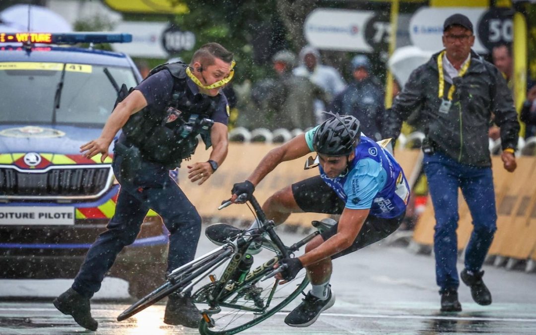 VIDEO Tour de France: Biciklist ‘šaljivdžija’ upao na stazu, dobio osam mjeseci