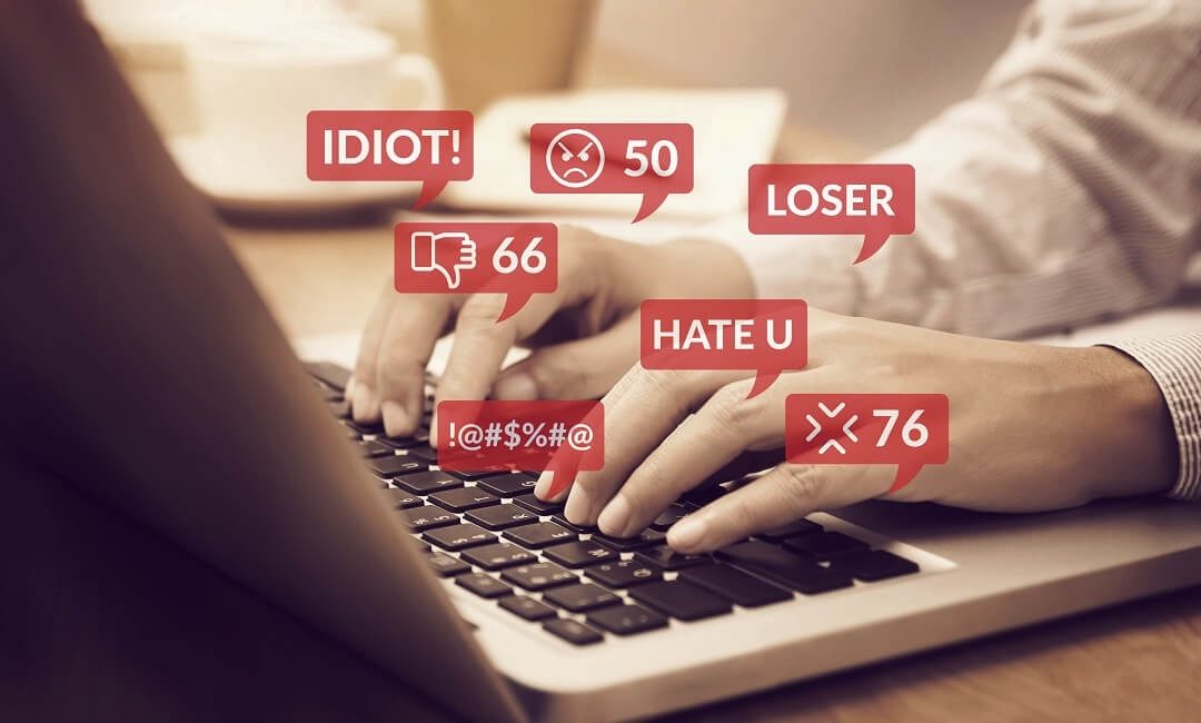 Mladić kažnjen s 700 € zbog vrijeđanja policijskih službenika putem društvene mreže