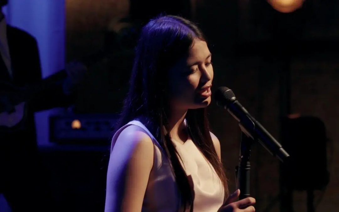 Fenomenalan nastup u seriji “Svjetla pozornice”: Chriztel Renae Aceveda oduševila obradom klasika Vice Vukova
