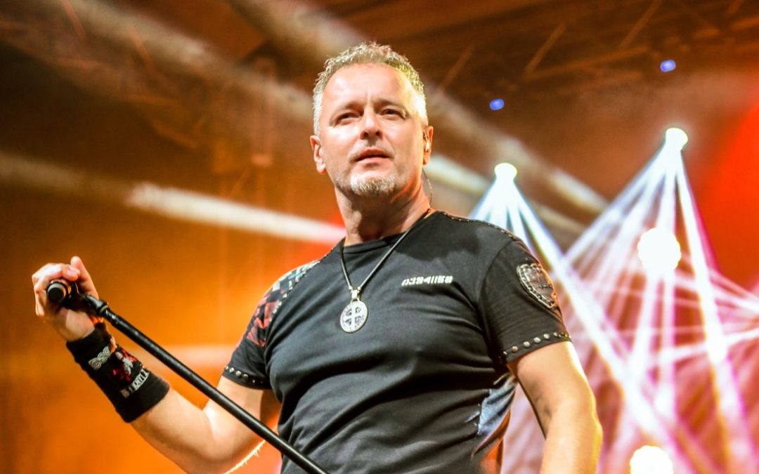 INCIDENT U OSIJEKU: Thompson prekinuo koncert zbog baklje u dvorani i zavapio: ‘Molim vas, to je jako opasno!’