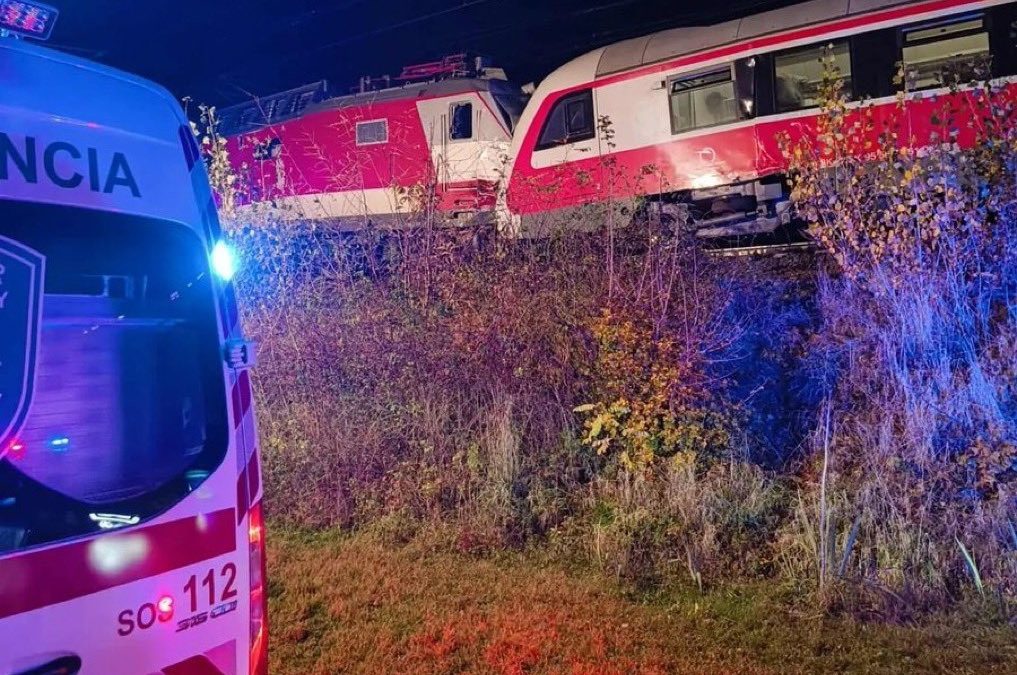 Nesreća u Slovačkoj: Sudar dva vlaka, deseci putnika ozlijeđeni