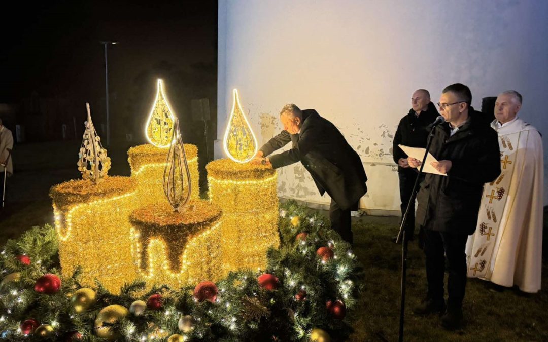 Ljubav i mir zasjali u centru: Sveti Martin na Muri u adventskom ruhu, stigao Sveti Nikola u pratnji krampusa