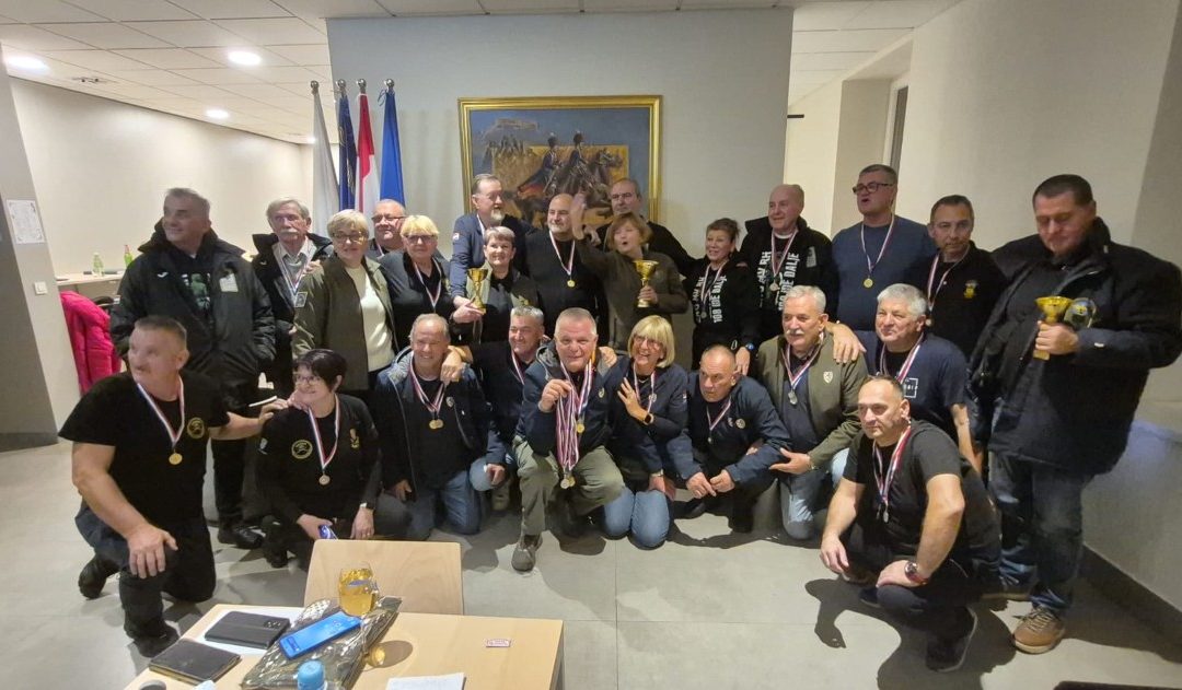 Sportske igre veterana u Sinju: Briljirali na sportskim igrama, a potom odali počast poginulim suborcima