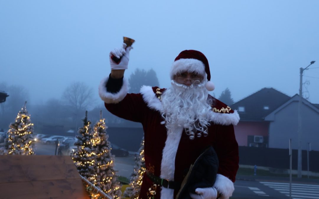 Dječja pjesma i blagdanski mirisi ispunili Sveti Martin na Muri: Mališani dočekali Djeda Mraza