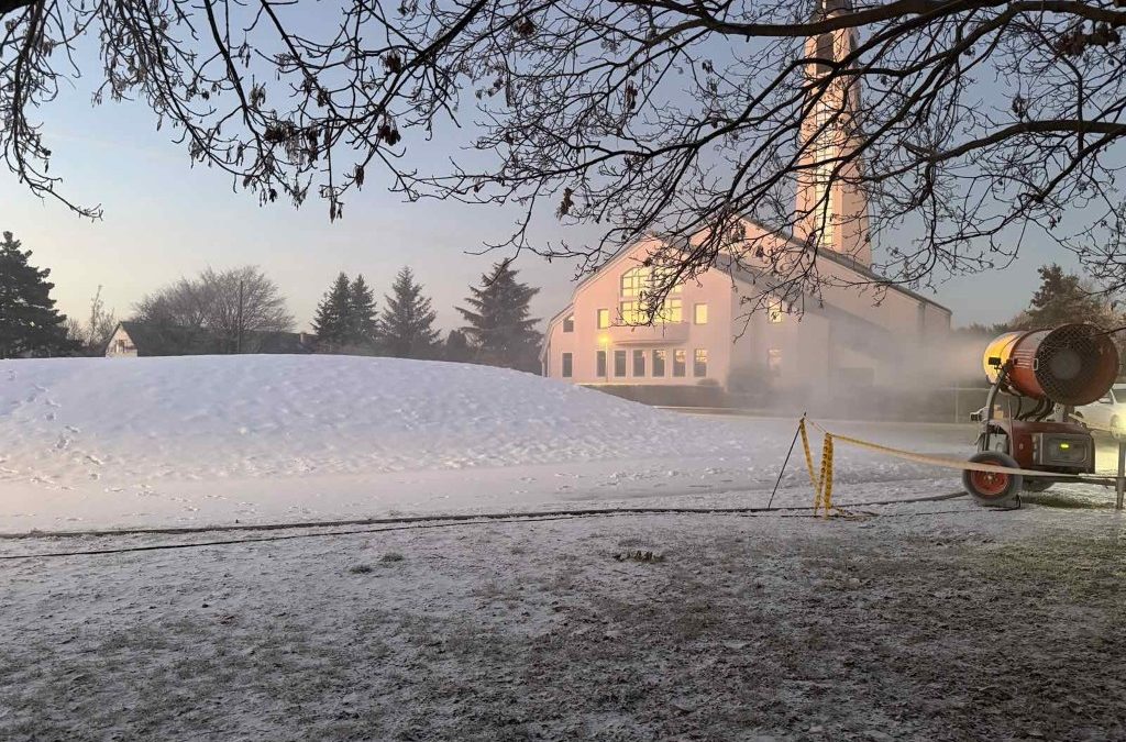 STIŽE PRAVA ZIMA: U Lici i Slavoniji novi snježni pokrivač, podno Velebita bura čupa stabla