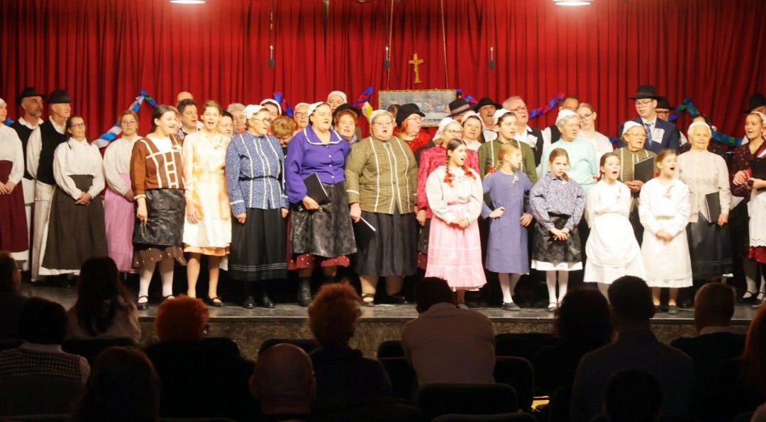Pjesma i ples u Domu kulture: KUD Žiškovec i gosti iz Slovenije oduševili bogatim blagdanskim programom