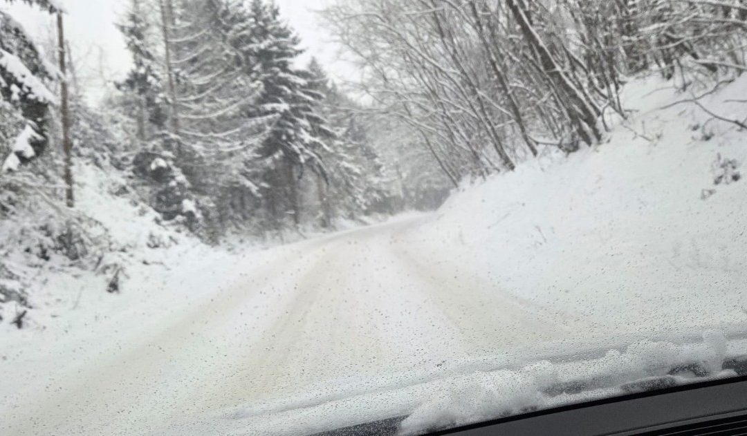 Stanje na cestama sjeverne Hrvatske: Sol djeluje, ali rijedak promet usporava otapanje