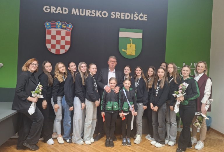 ZLATNE MAŽORETKINJE: Gradonačelnik Srpak primio juniorske prvakinje Hrvatske