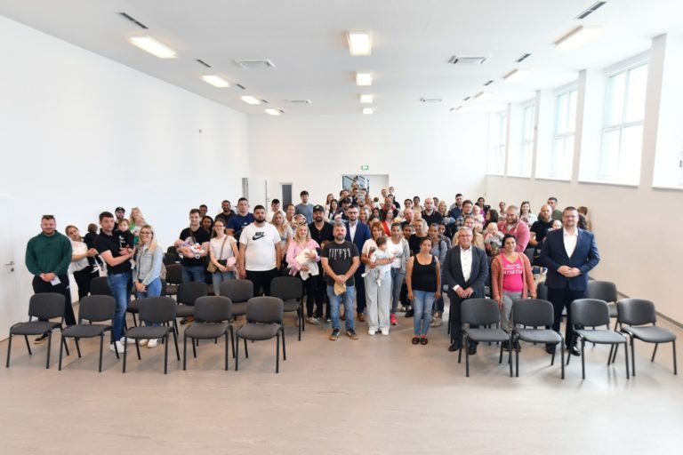 Općina Nedelišće nastavlja sa snažnim socijalnim programima koji roditeljima olakšavaju prve korake