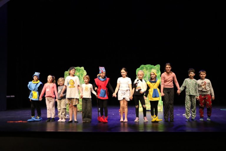 KAZALIŠNA ČAROLIJA U LENDAVI: Održan regionalni susret dječjih glumačkih skupina