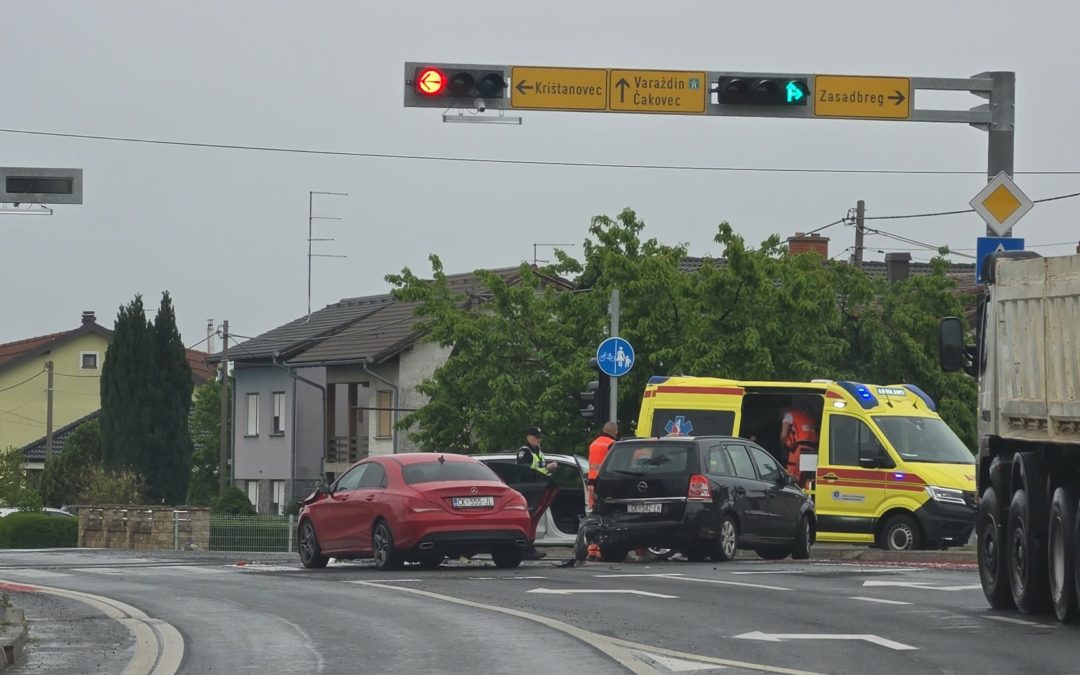 Dan nakon puštanja semafora u rad, na raskrižju sudar dva vozila