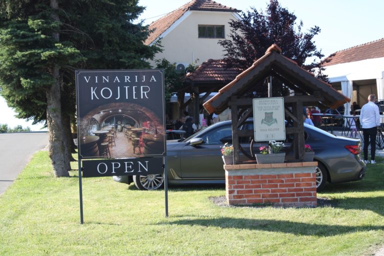 Foto: Otvoreni podrumi u Vinariji Kojter privukli brojne posjetitelje uz vrhunska vina i gastro specijalitete restorana Halicanum
