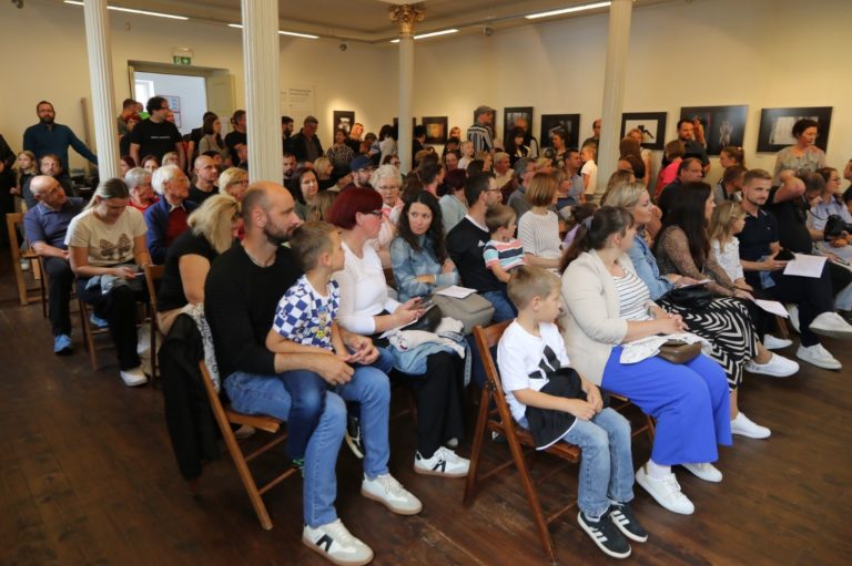Čaroban početak koncertnog niza: Učenici Glasbene šole Lendava oduševili publiku u Sinagogi