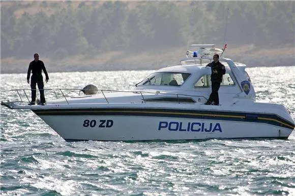 Pomorska_policija_brod
