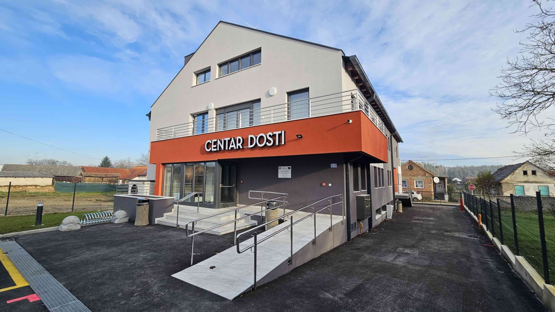 centar DOSTI