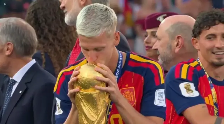 Dani Olmo postao prvi HNL igrač u povijesti koji se popeo na krov svijeta