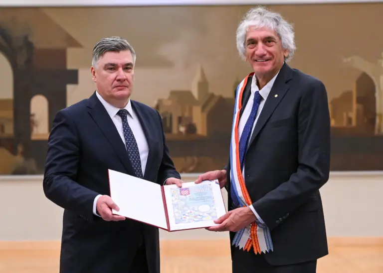 Predsjednik Milanović odlikovao nobelovca Johna Matthewa Martinisa Veleredom kralja Dmitra Zvonimira