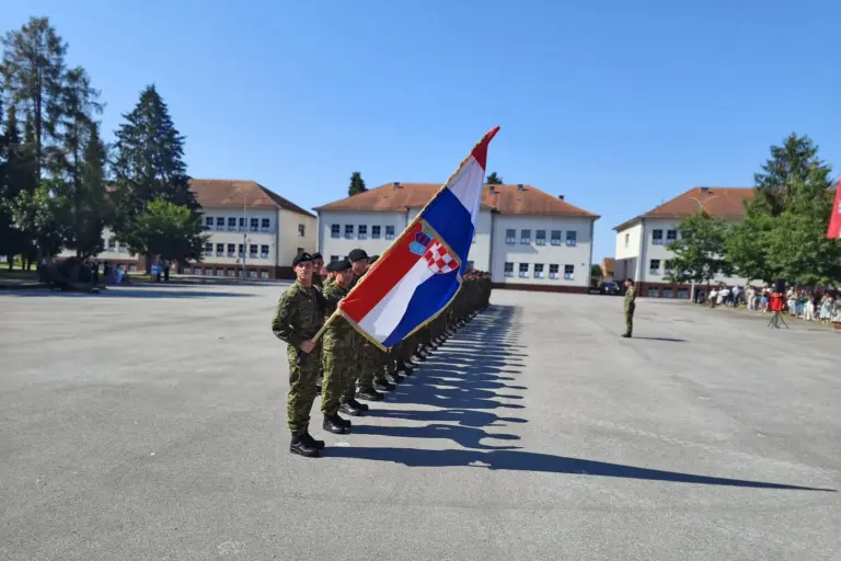 Svečani ispraćaj iz Bjelovara: 7. hrvatski kontingent otputovao u NATO misiju u Litvi