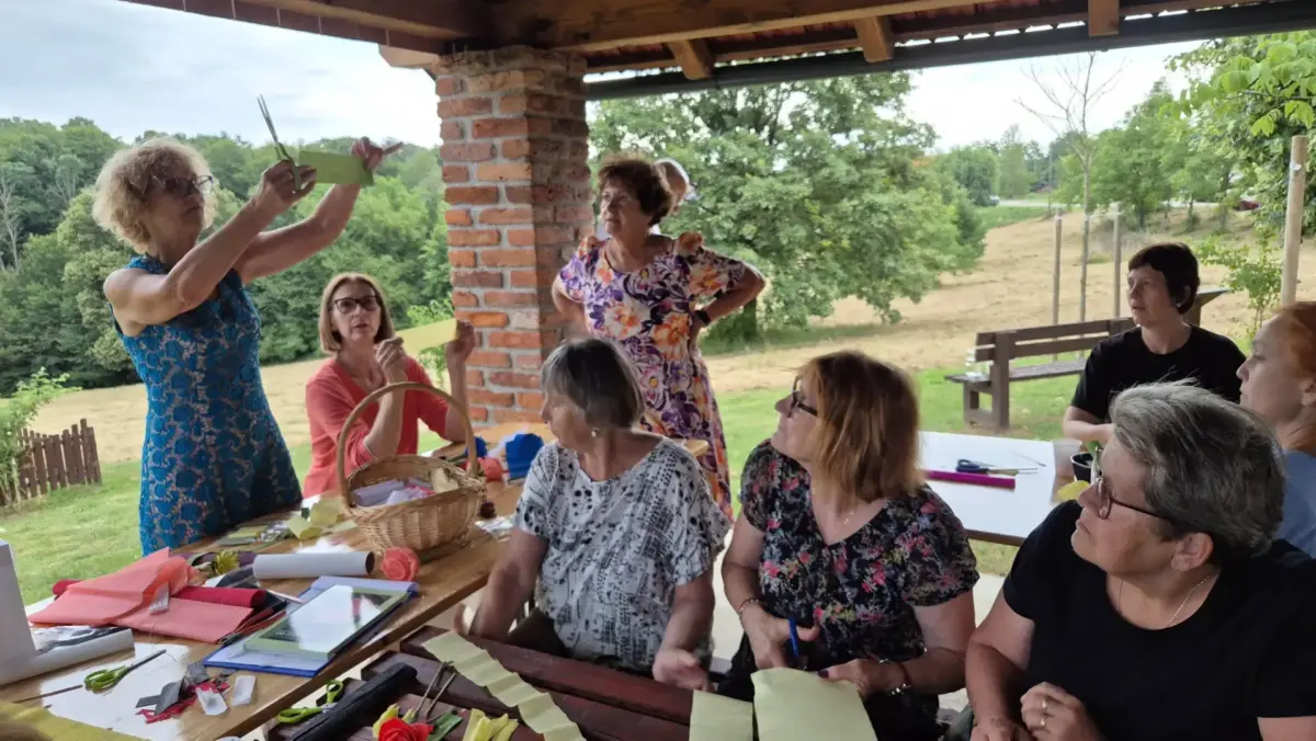 Na Matulovu gruntu izrađivale su se tradicionalne ružice od kinča: Danica Leštek oduševila posjetitelje