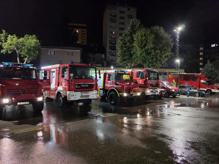 Drama na obali: Više od tisuću vatrogasaca na terenu, lokalizirani opasni požari kod Grebaštice i na Korčuli