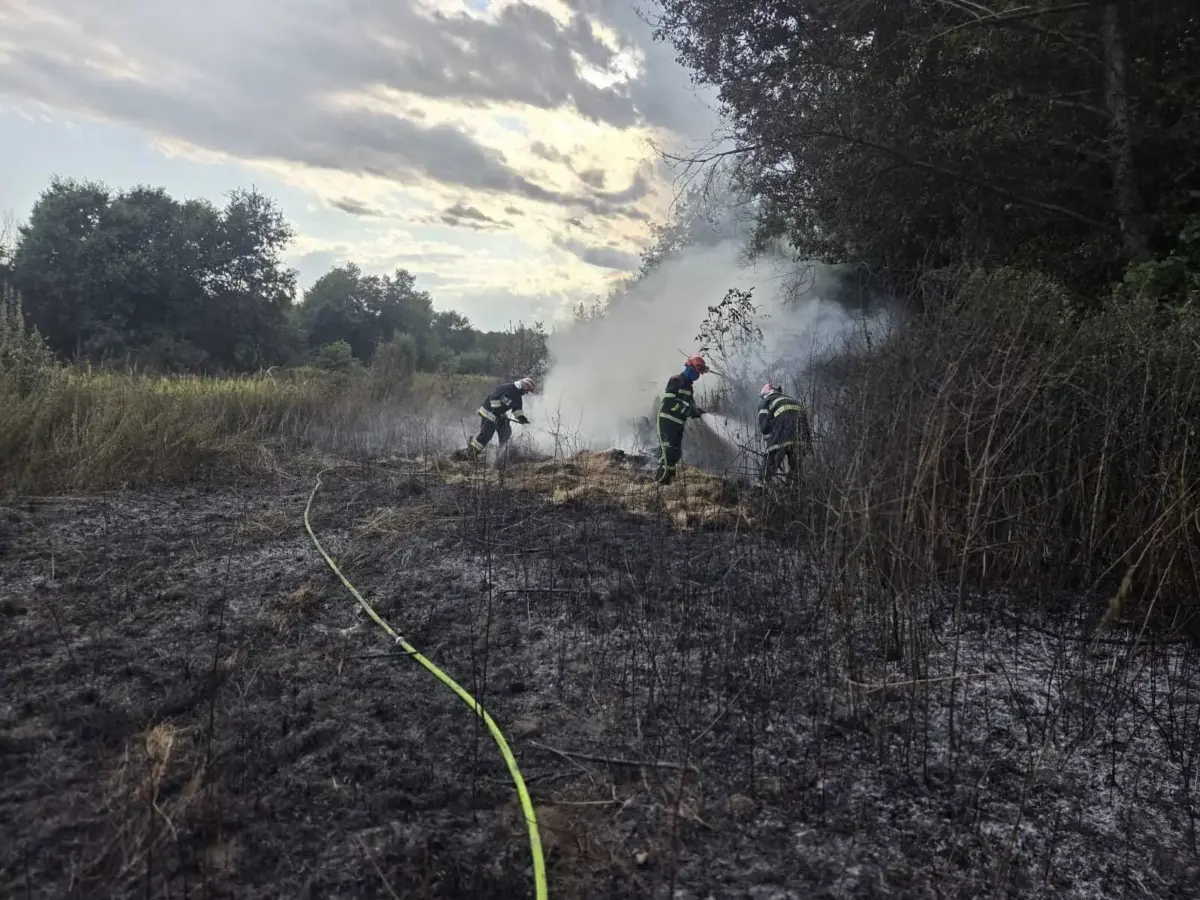 DRAMATIČAN DAN ZA MEĐIMURSKE VATROGASCE Izgorjeli hektari trave i sijena, gasitelji utrkivali s vremenom prije nevremena