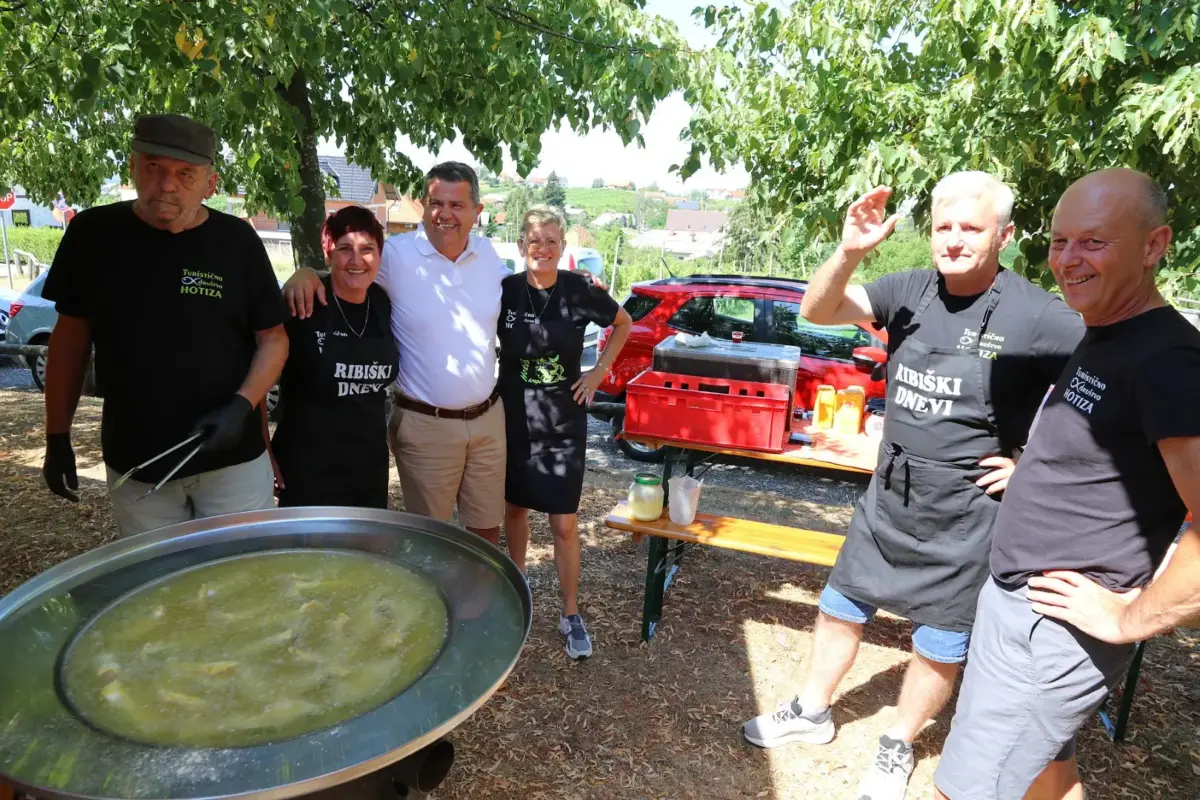 Tradicionalne ribe iz Hotize pekle su se kod vidikovca Vinarium Lendava