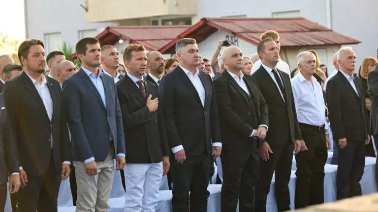 Zoran Milanović na Viru: Pohvalio izniman napredak i poručio mještanima da su otok digli iz čudnog stanja