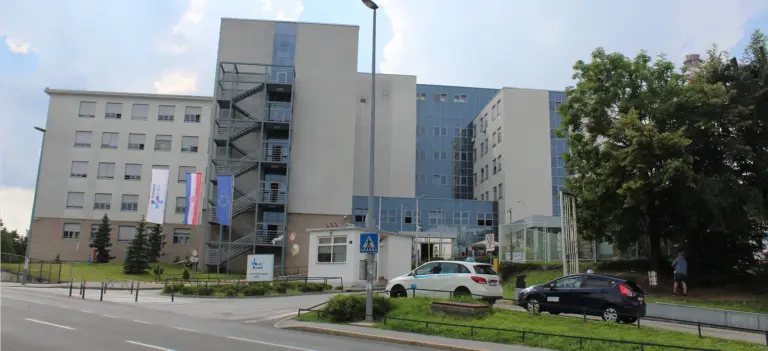 U požaru stambene zgrade teško ozlijeđeno trogodišnje dijete, prevezeno u Zagreb