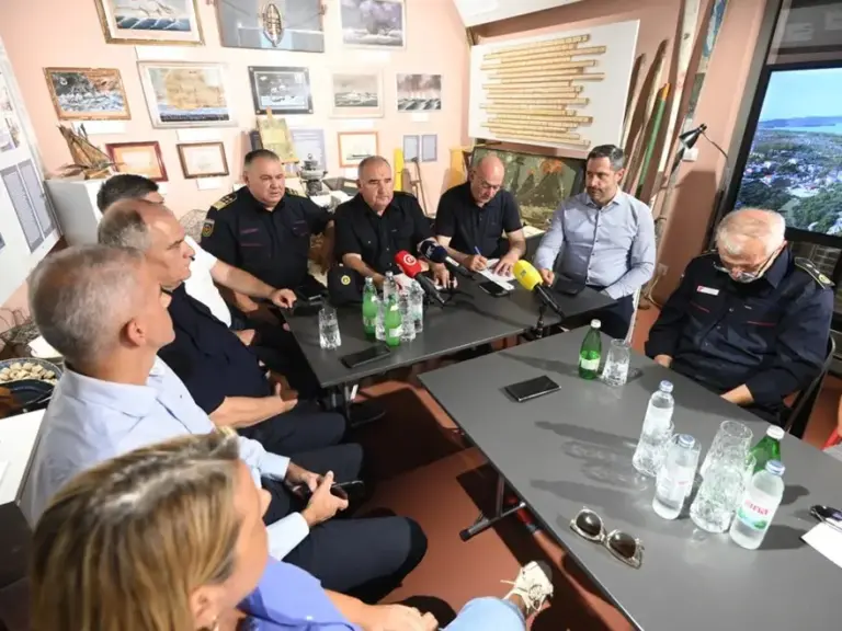 Vladin vrh i žurne službe analizirali stanje na Braču te najavili jačanje preventive i mjere pomoći