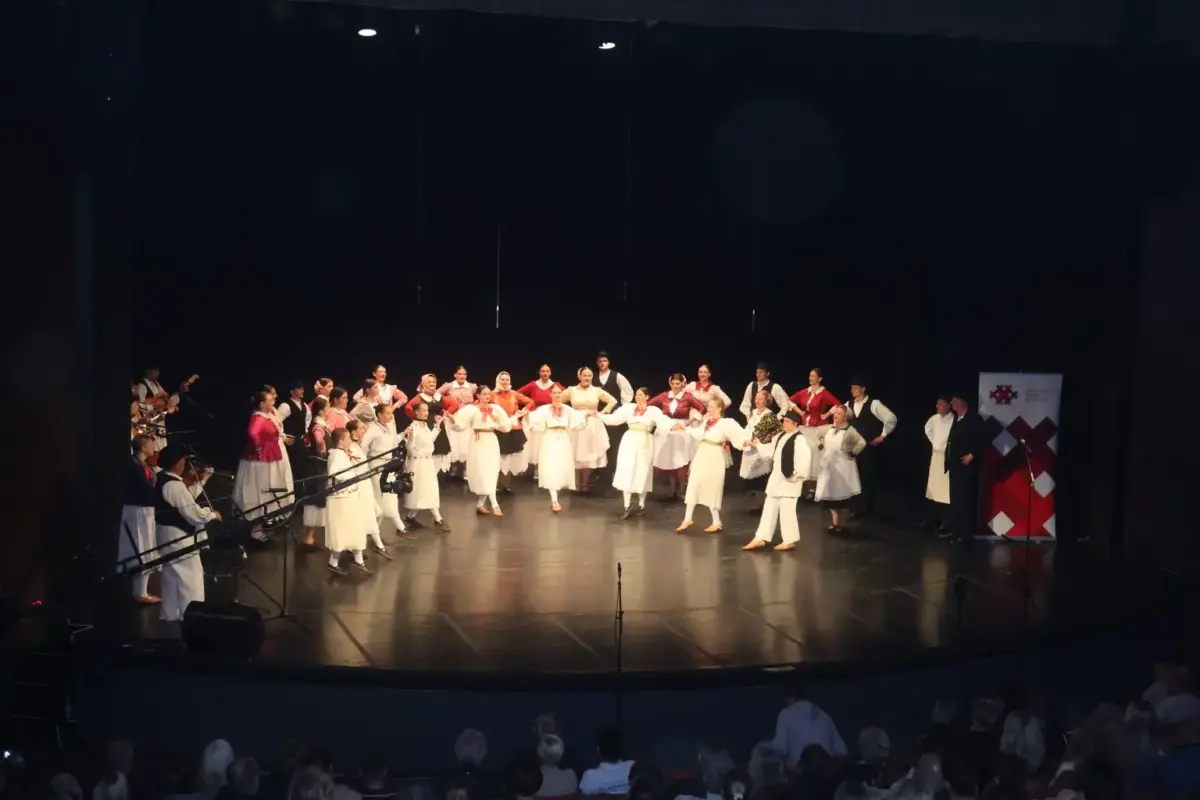 SPEKTAKL U ČAKOVCU Održan 33. susret hrvatskih folklornih ansambala i izvornih skupina