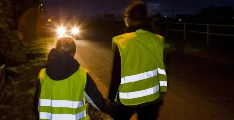 Dani su sve kraći, a pješaci sve manje vidljivi: Reflektirajuća oznaka može spasiti život!